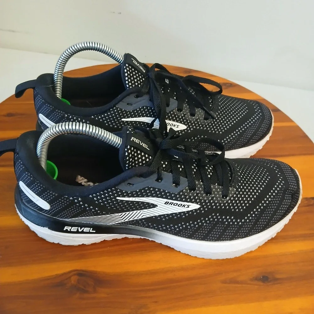Brooks Revel 6 Women 9 Black Running Shoes Sneakers 1203861B012